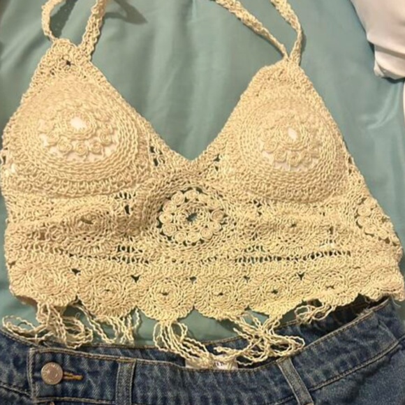 Boho Plunging Neck Crochet Padded Halter Crop Top - Picture 7 of 7